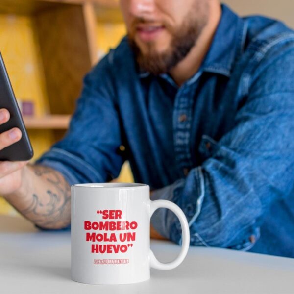 Taza Ser Bombero Mola un Huevo - Imagen 2